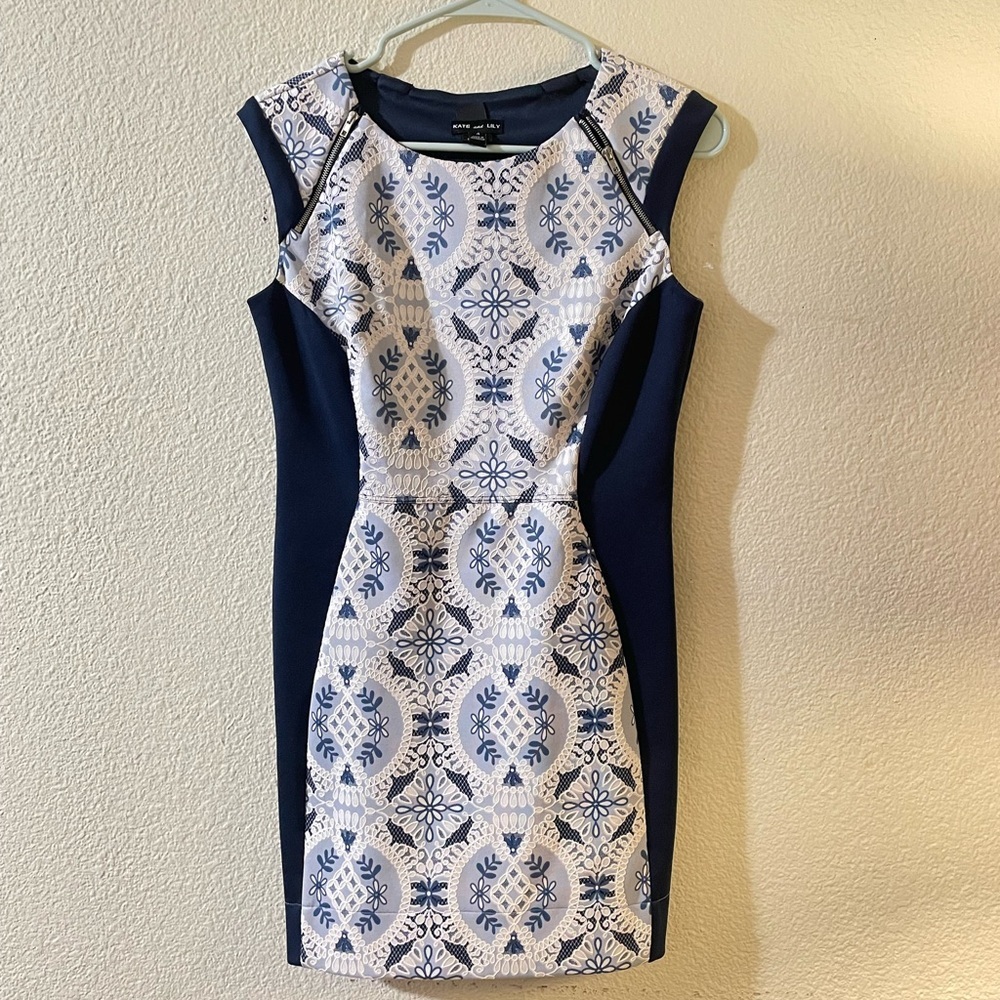 Sleeveless Navy & White Printed Sheath Dress